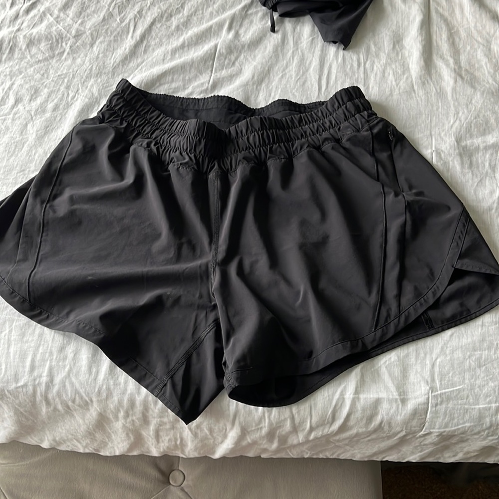 Lululemon track that 5in shorts. LINER CUT OUT size 12